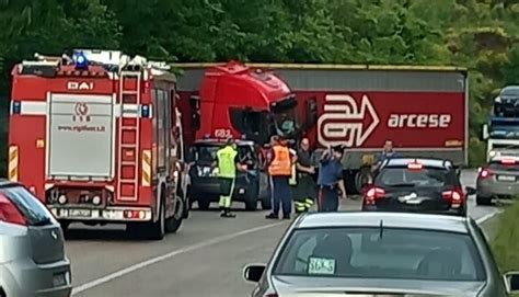 Ultimora Incidente Sulla Superstrada Sora Cassino Tir Esce Fuori