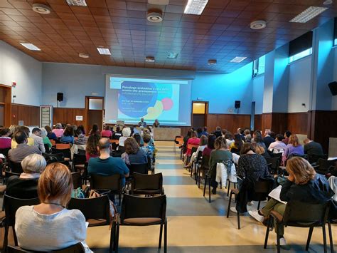 Cento psicologi riuniti nell'aula magna del "Grassi" di Saronno - Il