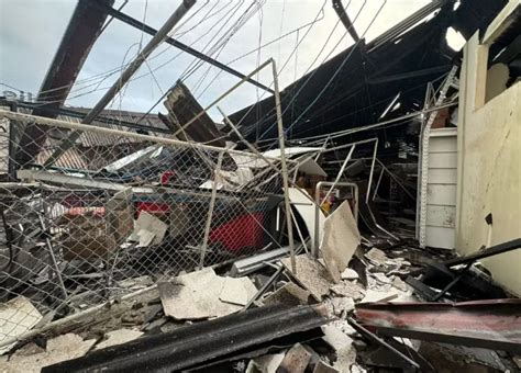 Teto De Supermercado Desaba E Deixa 11 Feridos