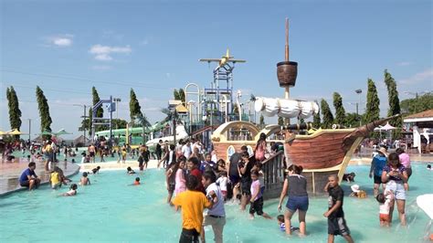 Managua familias despiden la semana santa refrescándose en el parque