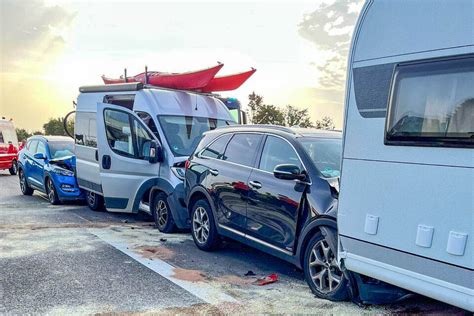 A Bei St Leon Rot Autobahnunfall Mit F Nf Beteiligten Fahrzeugen