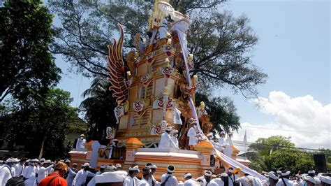 Foto Upacara Ngaben Berskala Besar Di Bali Foto Liputan