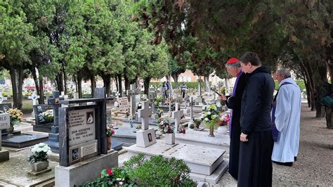 Visita E S Messa Al Cimitero Di S Michele In Isola Venezia 2