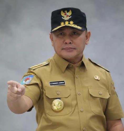 Gubernur Kalteng H Sugianto Sabran Larang Bawa Tombak Mandau Dan