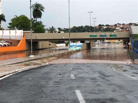 Chuva Causa Alagamentos Em Bauru E Interdita Trecho Da Avenida Na Es