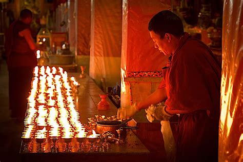 Buddha Weekly Making Offerings On Holy Days Monk Lighting Candles In