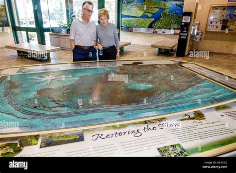 Ausstellungssammlung Reliefkarte Fotos Und Bildmaterial In Hoher