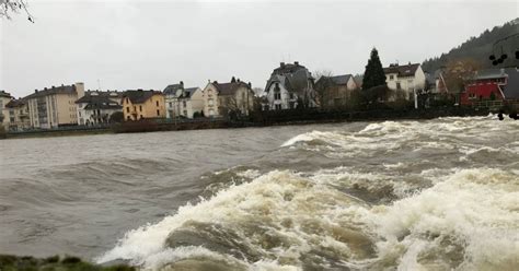 Vosges Inondations La D Crue Est Amorc E La Meurthe Toujours En