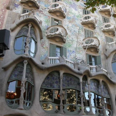 13 Self-Guided Walking Tours in Barcelona + Create Your Own Walk