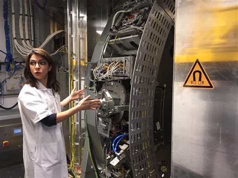 Cancer Un Appareil De Radiothérapie Unique En Suisse à Lhôpital De Rennaz