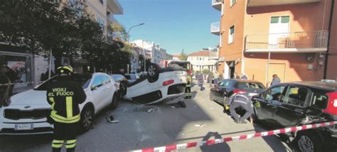 Campobasso Perde Il Controllo Dellauto E Si Cappotta In Via Principe