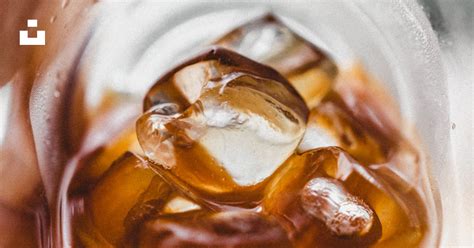 ice  cup photo  drink image  unsplash