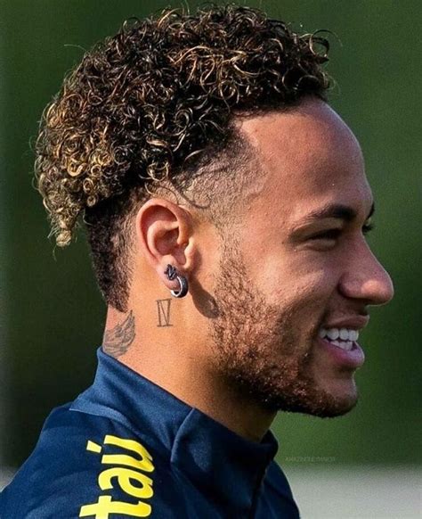 Pin De Deazeneli Em Neymar Cabelo Neymar Estilos De Cabelo E Barba