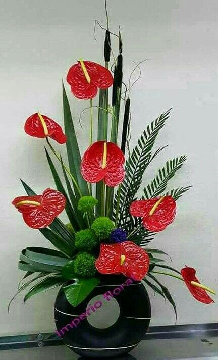 Pin By Martha L Pez On Arreglos Florales Tropical Floral Arrangements