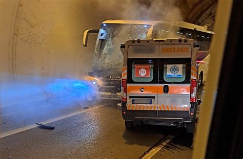 Tragedia In Galleria Ast Pesaro Addolorati Paolini Sconvolti E