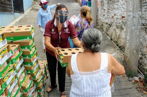 Contin A Dif Acapulco Con La Entrega De Paquetes Alimentarios A