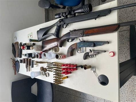 Polícia Militar Prendeu Homem Após Encontrar Arsenal De Armas Dentro De