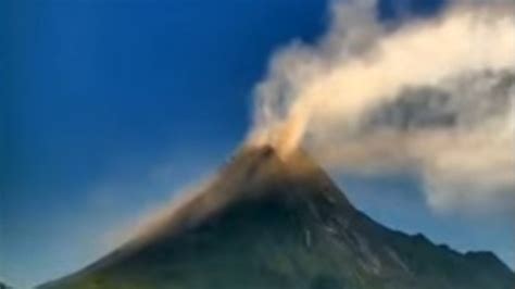 Dalam Jam Gunung Merapi Luncurkan Kali Guguran Lava Pijar Sejauh