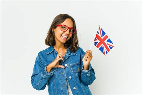 Jovem Mulher Latina Segurando Uma Bandeira Inglesa Isolada No Fundo