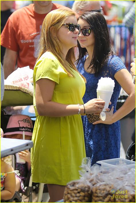 Full Sized Photo Of Ariel Winter Blonde Farmers Market 21 Ariel Winter Debuts Blonde Hair