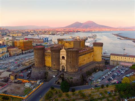 Visita Guidata Alle Meraviglie Del Maschio Angioino Castel Nuovo