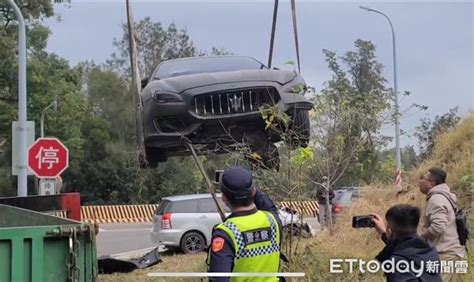 上周爆胎拜求平安！何潤東瑪莎拉蒂今遭追撞 車尾爛毀氣囊全爆 Ettoday社會新聞 Ettoday新聞雲