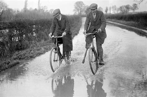 Amazing Vintage Photographs of River Thames Floods From Between the ...