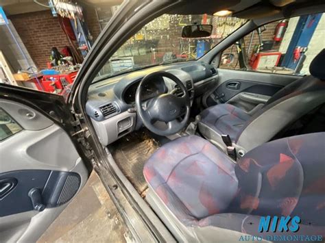 Renault Clio Ii Pave Noir Niks Autodemontage