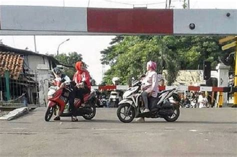 Nekat Terobos Palang Pintu Pemotor Tewas Mengenaskan Usai Dua Kali