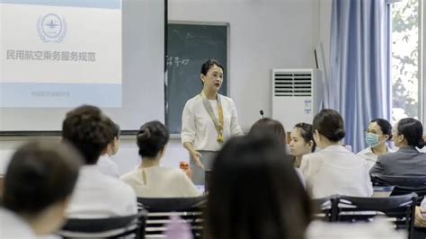 “中国航空运输协会客舱乘务服务技能教员暨1x民航空中服务中级教员培训班”在重庆顺利开班 重庆东之星航空服务有限公司