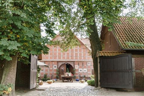 Marrymag Diy Hochzeit Im Garten An Einem Alten Bauernhaus