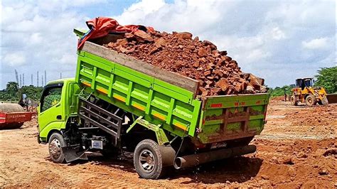 Mobil Truk Tanah Timbunan Jomplang Muatan Full Bak Tanah Cadas Dump