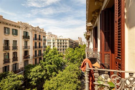 Majolica Dreta De L Eixample Barcelona Plum Guide