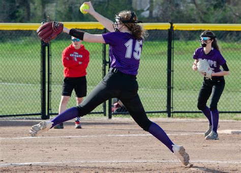 Huskies Softball Team Crushing Their Opponents To A 5 0 Record