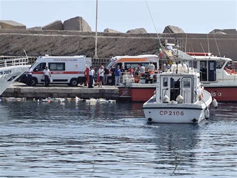 Barca A Vela Affonda Nel Palermitano Un Morto E Sei Dispersi Video Qds