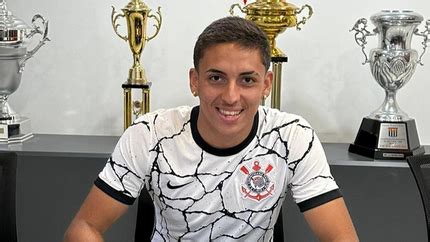 Corinthians contrata atacante do RB Bragantino para reforçar equipe sub 20