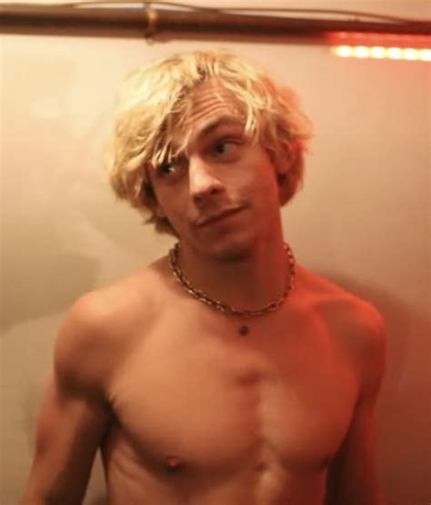Pin By Emily On Ross Lynch Ross Lynch Hot Ross Lynch Ross