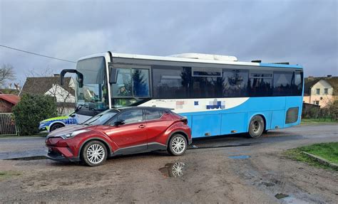 Radio Weekend Fm Zderzenie Autobusu I Samochodu Osobowego W Rzeczenicy