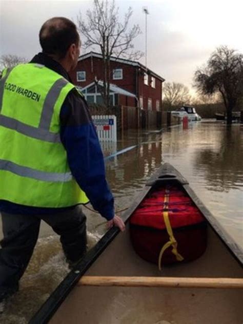 Purley On Thames Residents Angry Over Flood Defence Delays Bbc News