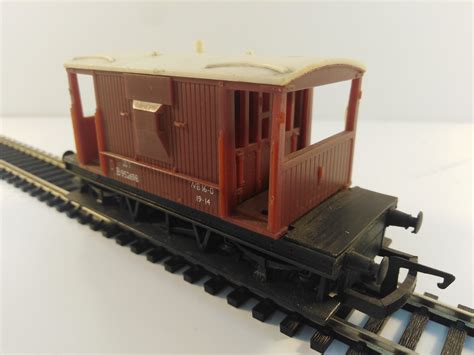 Oo Gauge Hornby Br Standard 20t Brake Van No B952698 In Br Bauxite