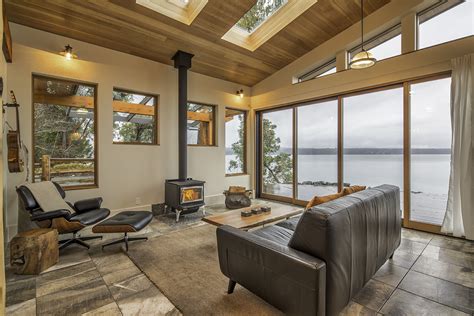 Eco-friendly West Coast Cottage at Hornby Island - GT Mann Contracting