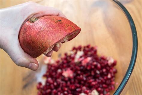 Granatapfel öffnen schneiden und entkernen So geht s