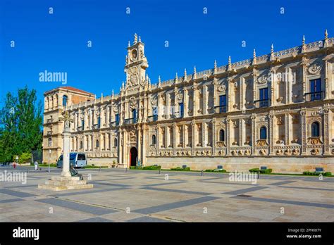 Parador de Leon building in Spanish town Leon Stock Photo - Alamy