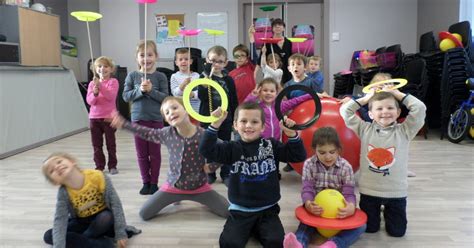 Romont Les Enfants Sinitient Aux Arts Du Cirque