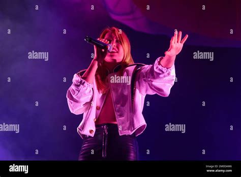 Noemi Durante El Concierto De M Sica De La Cantante Italiana Noemi Live