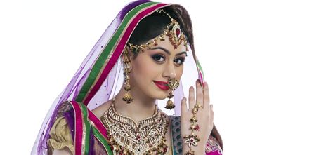 Maharashtrian Bridal Makeup Step By Step Tutorial With Pictures