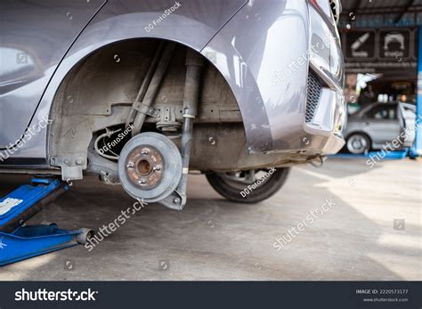 Technician Repairman Using Hydraulic Jack Lift Stock Photo 2220573177 ...