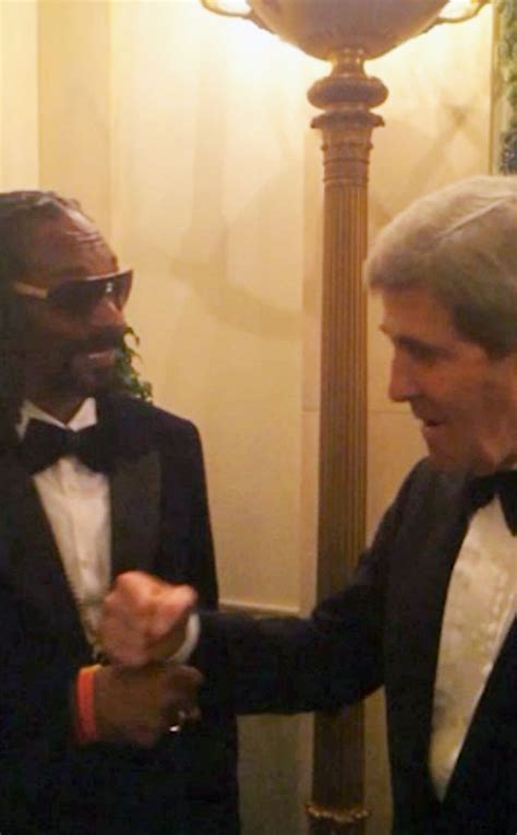 Snoop Dogg and John Kerry Fist-Bump at a White House Party: Watch the Epic Video! | E! News