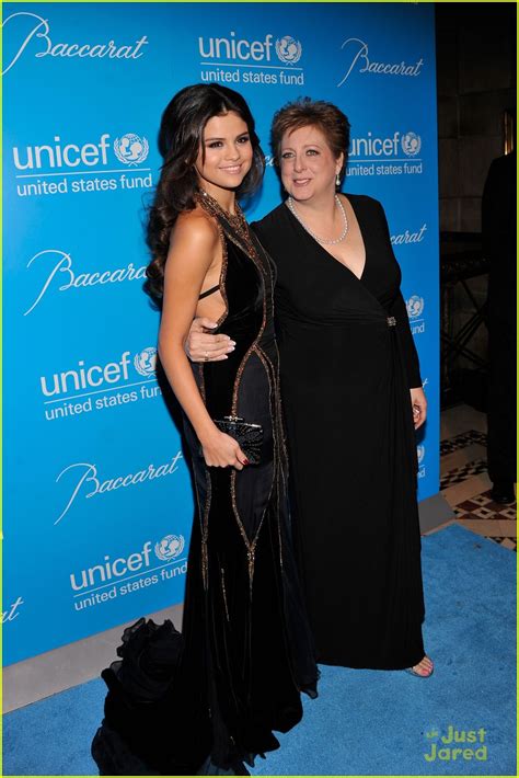 Selena Gomez: UNICEF Snowflake Ball 2012 | Photo 512979 - Photo Gallery ...