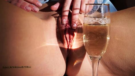 Lovely Brunette Rubs Her Wet Pudenda